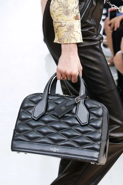 Look 74